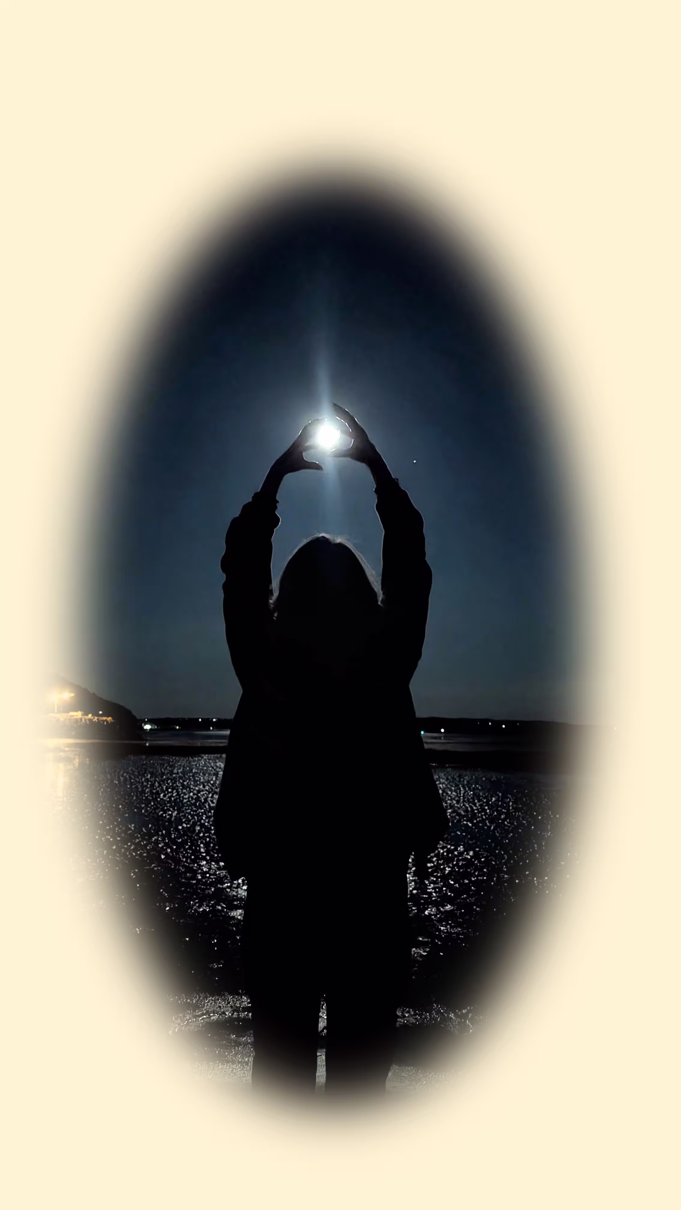Lune dans les mains